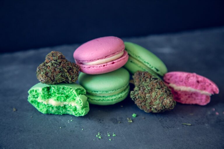 Die Bedeutung der Decarboxylierung von THCA für medizinische und psychoaktive Effekte