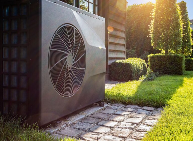 Große Wärmepumpen im Vergleich: 22 kW Modelle für Industrie und Mehrfamilienhäuser